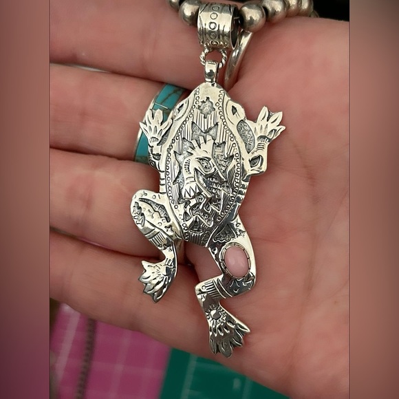 Sold 🌸 Pink conch frog storyteller southwestern Sterling silver pendant - Picture 6 of 8